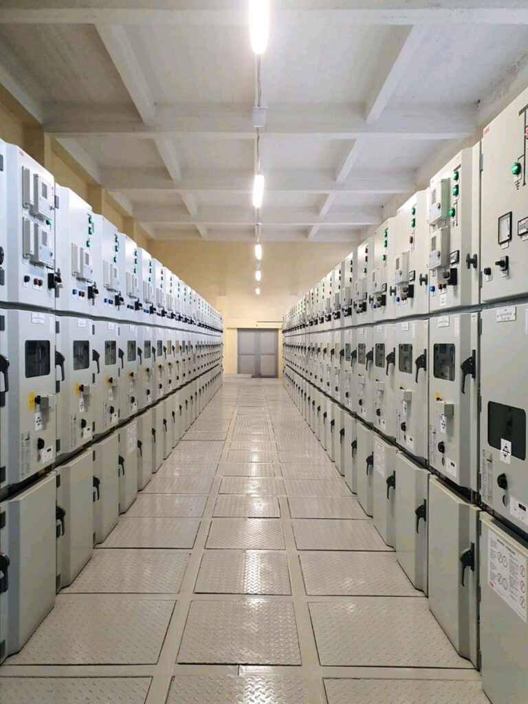 Subestación eléctrica de media tensión. Celdas de media tensión